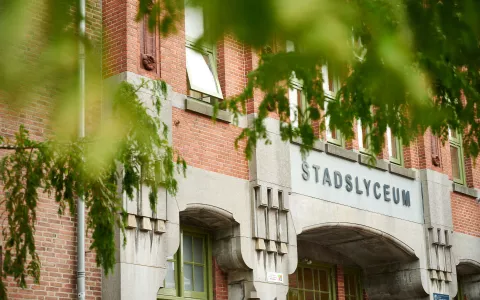 De gevel van het Stadslyceum.