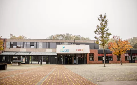 Gebouw van de Topsport Talentschool Groningen.
